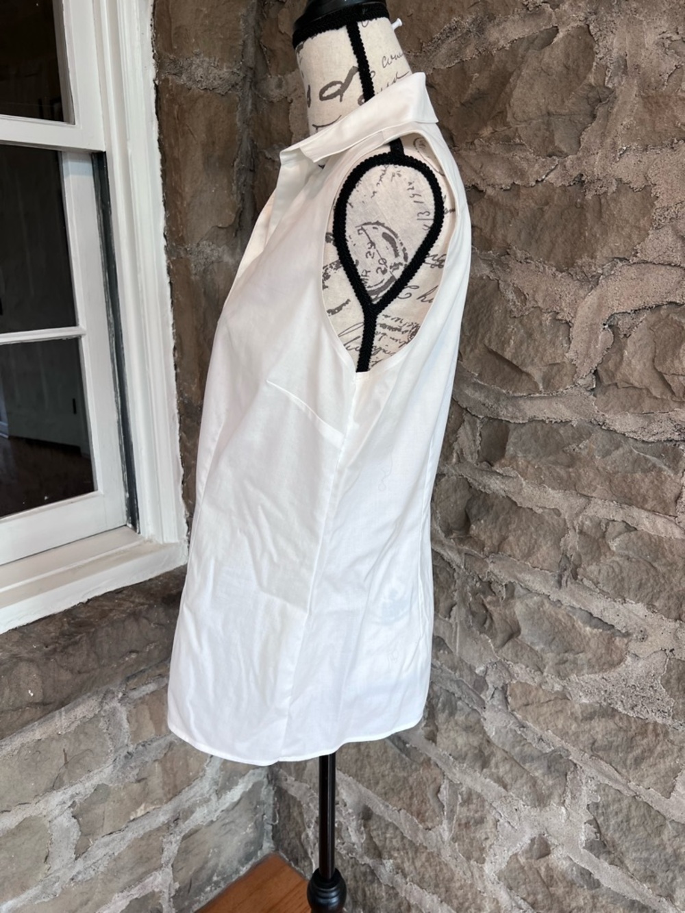 Coldwater Creek size M White Sleeveless no iron fitted Button-Down Shirt - Picture 3 of 5